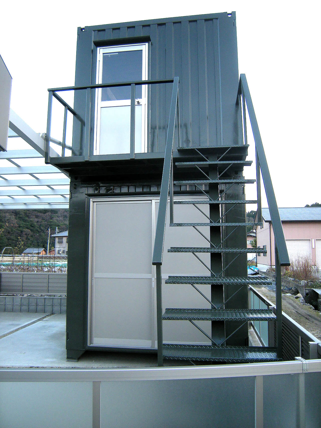 2階建てコンテナハウス 1階倉庫・2階部屋 | ATS, Japan